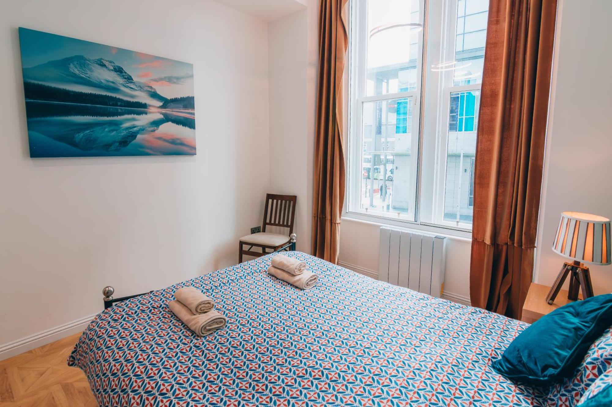 Modern In Centre, Guild Street, Free Wifi *